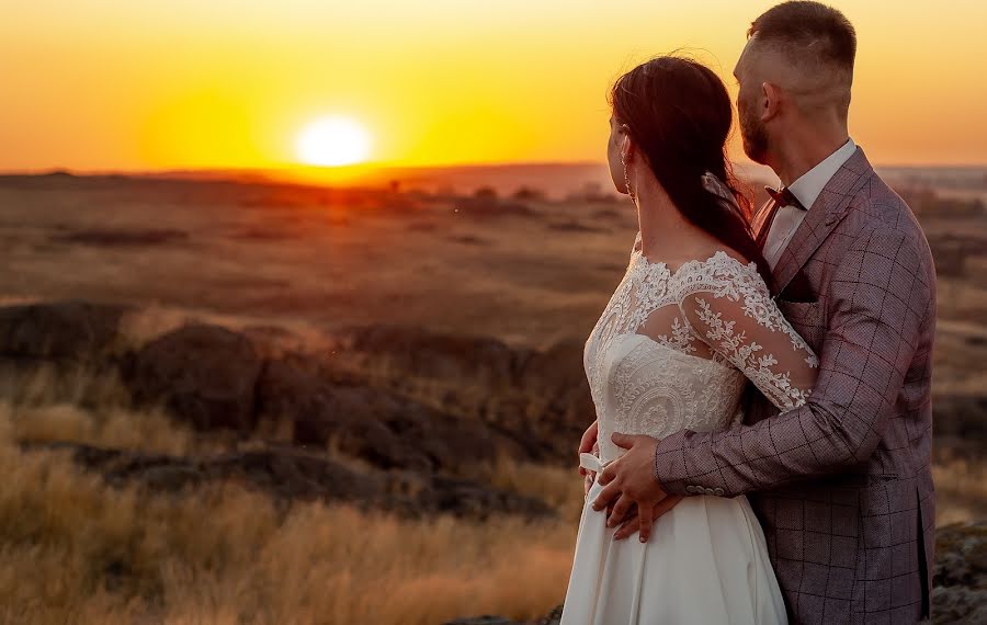 Fotógrafo de casamento Aleksandr Tt (talansev). Foto de 12 de outubro 2019