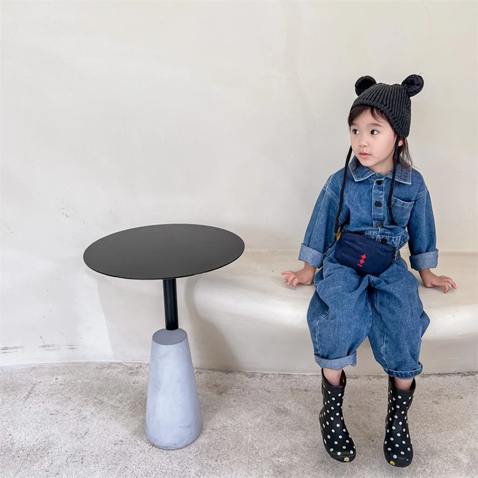 Macacão jeans infantil manga longa Calças compridas perfeitas para brincar o dia todo, confortáveis e com estilo casual.