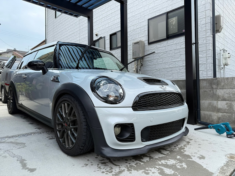 Clubman Cooper SのMINI・MINI clubman・R55・洗車する時はナンバープレート無い方が洗いやすい・ナンバープレートつけ忘れ注意に関するカスタム事例の投稿画像1枚目