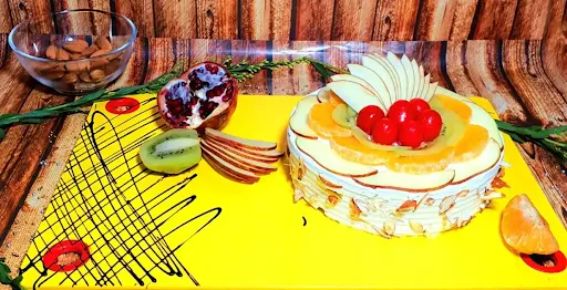 Fresh Fruit Cake [500 Grams] With Pineapple Pastry [2 Pieces]