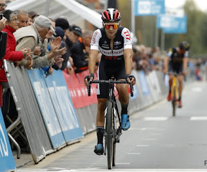 Gianni Vermeersch klopt het Britse toptalent Pidcock na een pittig duel, Merlier bij comeback mee op het podium