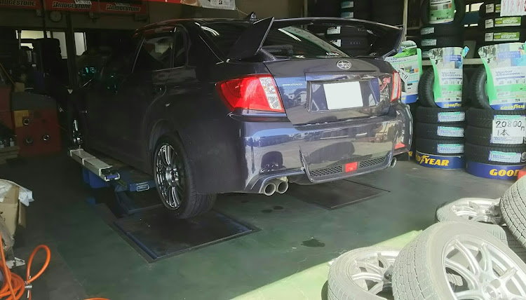 インプレッサ WRX STIのグッドイヤーレブスペック RS02・タイヤ交換に関するカスタム事例の投稿画像1枚目