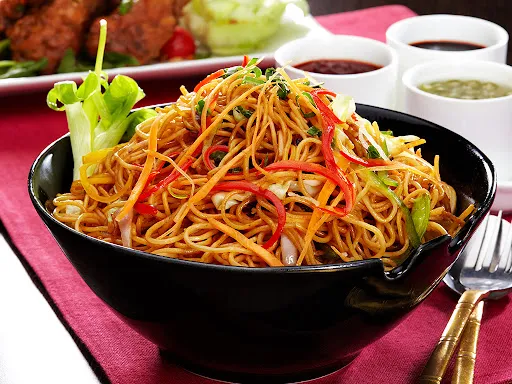 CHILLI GARLIC NOODLES VEG