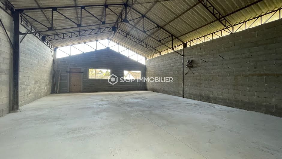 Location  locaux professionnels  100 m² à Castelnau-d'Estrétefonds (31620), 800 €