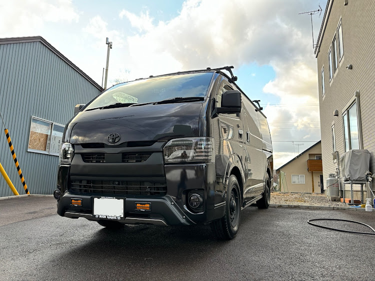 ハイエースの黄砂・タイヤ交換・納車から2年・フォグランプスモーク・サイドミラーブラック化に関するカスタム事例の投稿画像4枚目