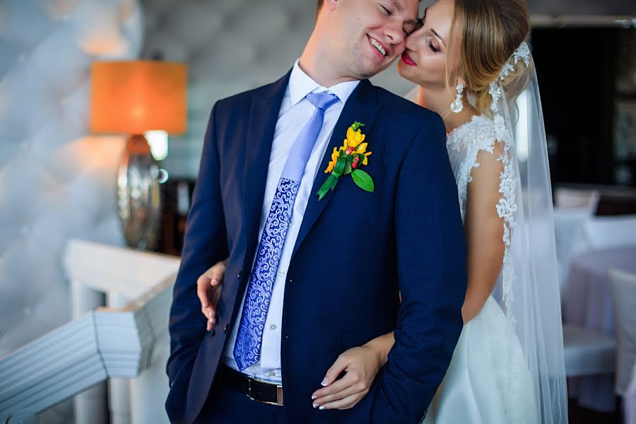 Fotógrafo de casamento Darina Limarenko (andriyanova). Foto de 23 de janeiro 2016