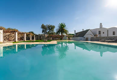 Corps de ferme avec jardin et piscine 19