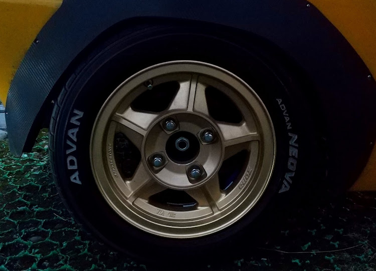 AZ-1のホイール・ホイール塗装DIY・ホイール交換・イメチェン・DIY塗装に関するカスタム事例の投稿画像4枚目