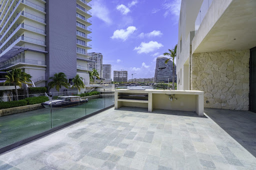 House with pool 1