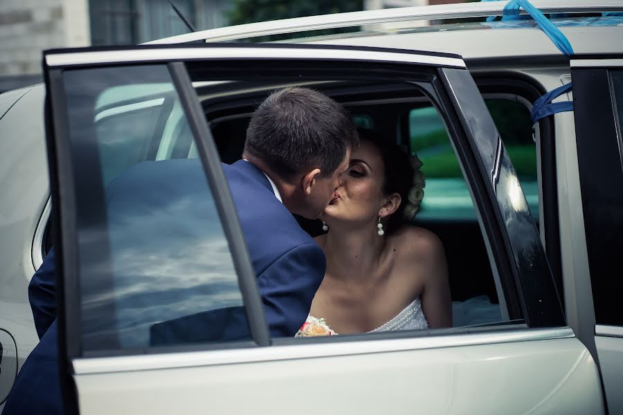 Wedding photographer Konstantin Antonov (fotoburg). Photo of 17 August 2016