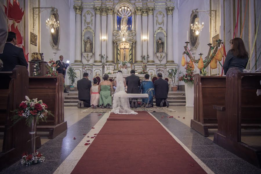 Fotograf ślubny Franco Izursa (fizursa). Zdjęcie z 12 września 2019