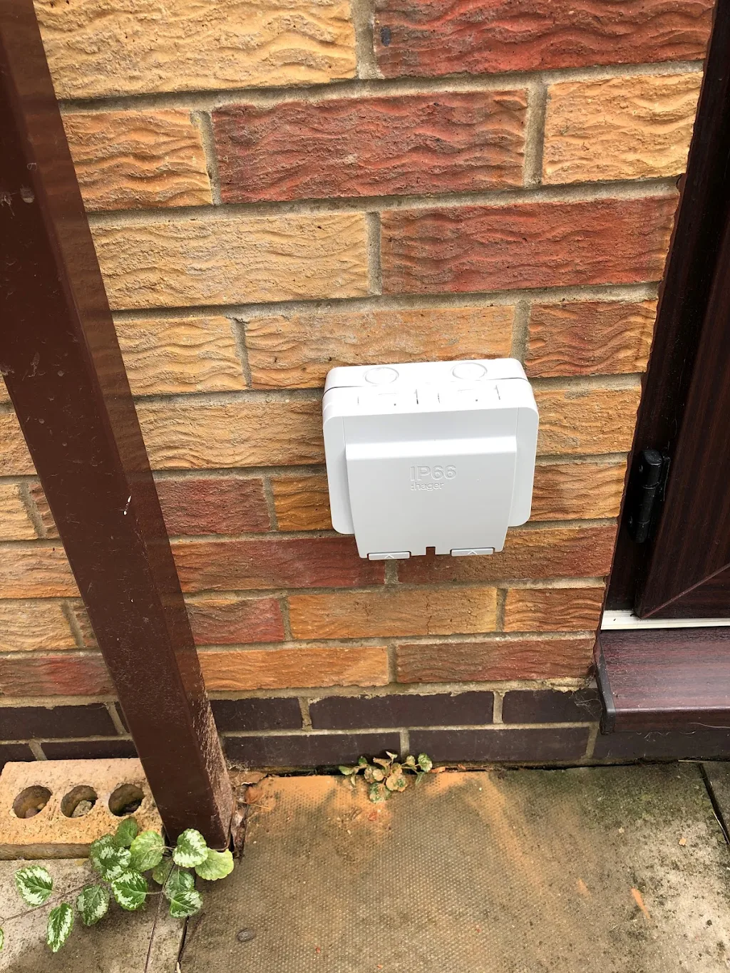 Album cover: Outside sockets for Hot tub’s