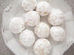 Walnut Snowball Cookies was pinched from <a href="http://www.simplyrecipes.com/recipes/walnut_snowball_cookies/" target="_blank">www.simplyrecipes.com.</a>