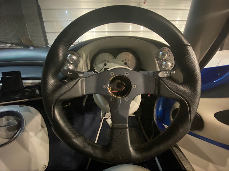 サガリスのTVR・サガリス・ステアリング交換・塗装DIY・からぶかしに関するカスタム事例の投稿画像3枚目