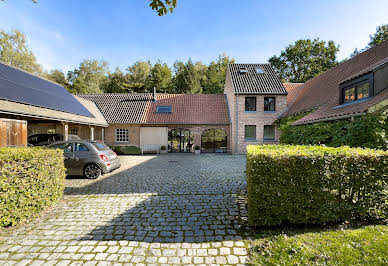 Villa with pool and garden 6