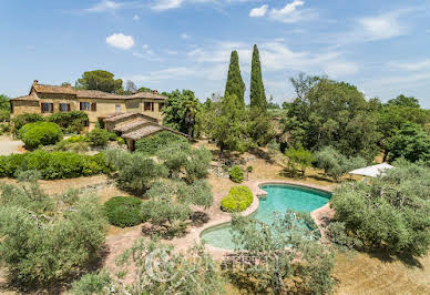 Farmhouse with garden and pool 9