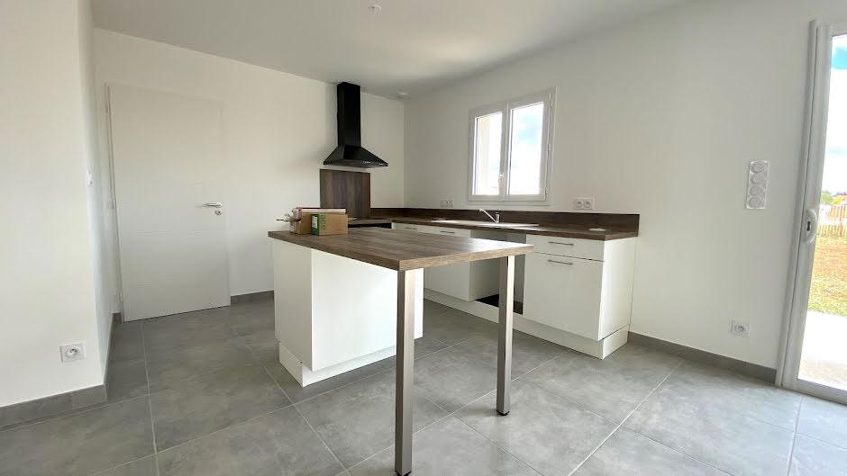 Location  maison 5 pièces 91 m² à Le Gua (17600), 1 100 €