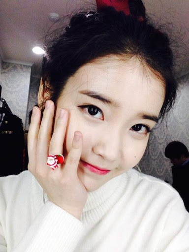 iu christmas selca