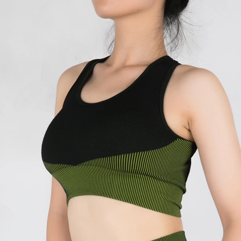 Nauwsluitende, zeer elastische tanktop voor yoga en fitness, ondergoed voor optimale bewegingsvrijheid en comfort.