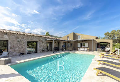 Villa with pool 3