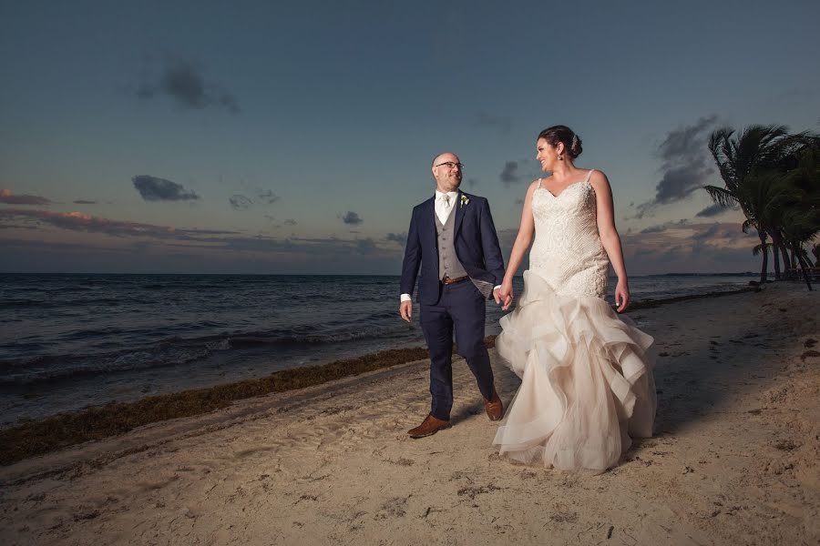 Wedding photographer John Latourelle (johnlatourelle). Photo of 8 September 2019