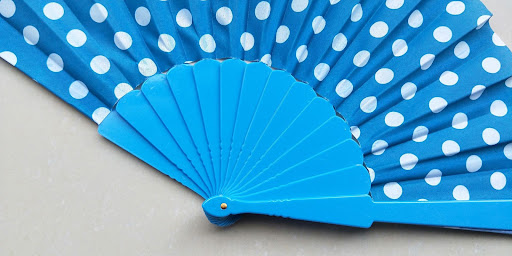 Title 7, Polka dot fan