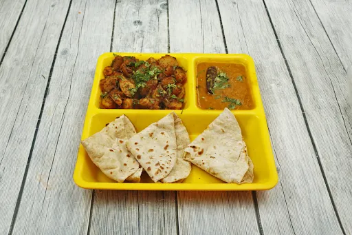 4 Phulka With Aloo Jeera & Dal Fry