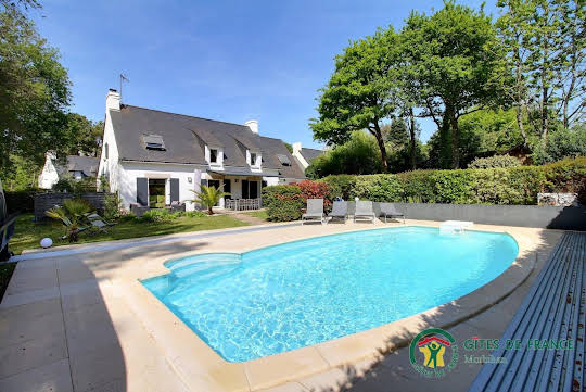 Maison avec piscine et jardin