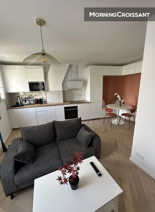 Location meublée appartement 1 pièce 58 m² à Courbevoie (92400), 2 250 €