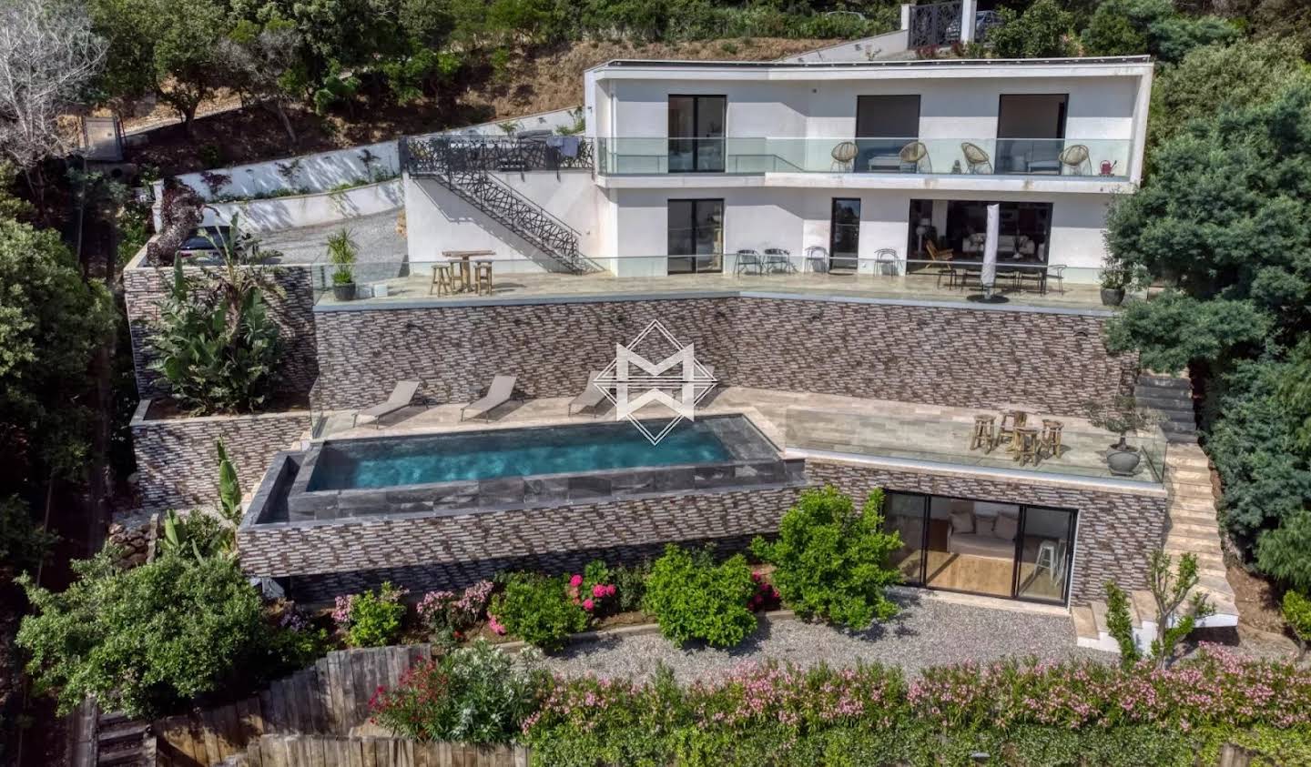 Villa avec piscine et terrasse Les issambres