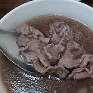 助仔牛肉湯