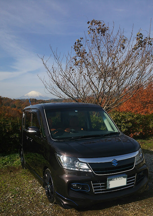 ソリオの地べた撮り・富士山と紅葉・中井運動公園に関するカスタム事例の投稿画像3枚目