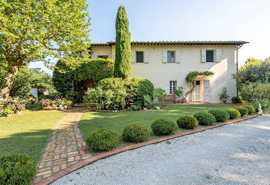 Villa avec piscine et jardin 1