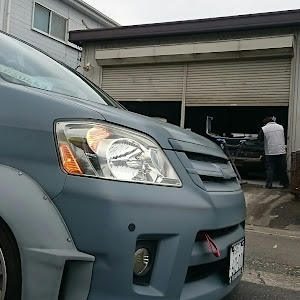 ノア AZR60G