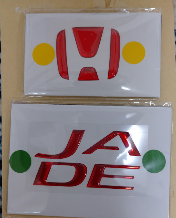 ジェイドのクロッシィアート・JADEクロッシィアートエンブレム・青か赤か？ヤッパリ赤でした。に関するカスタム事例の投稿画像1枚目