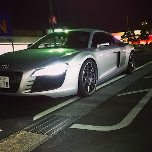 R8 クーペ