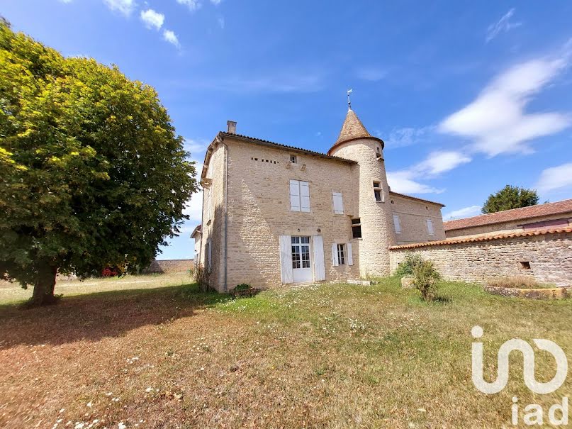 Vente château 15 pièces 550 m² à Charme (16140), 374 500 €