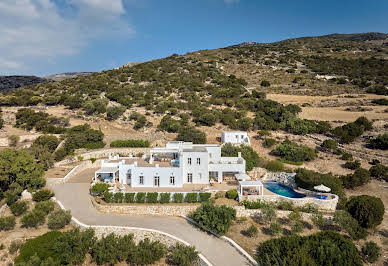 Villa with garden and terrace 5