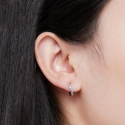 Title 5, S925 Sterling Silver Turquoise Wave Ear Buckle....