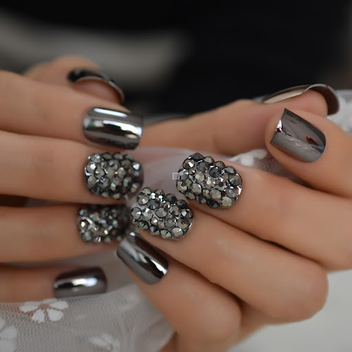 Title 12, Metal false nails for women. Achieve a glamorou...