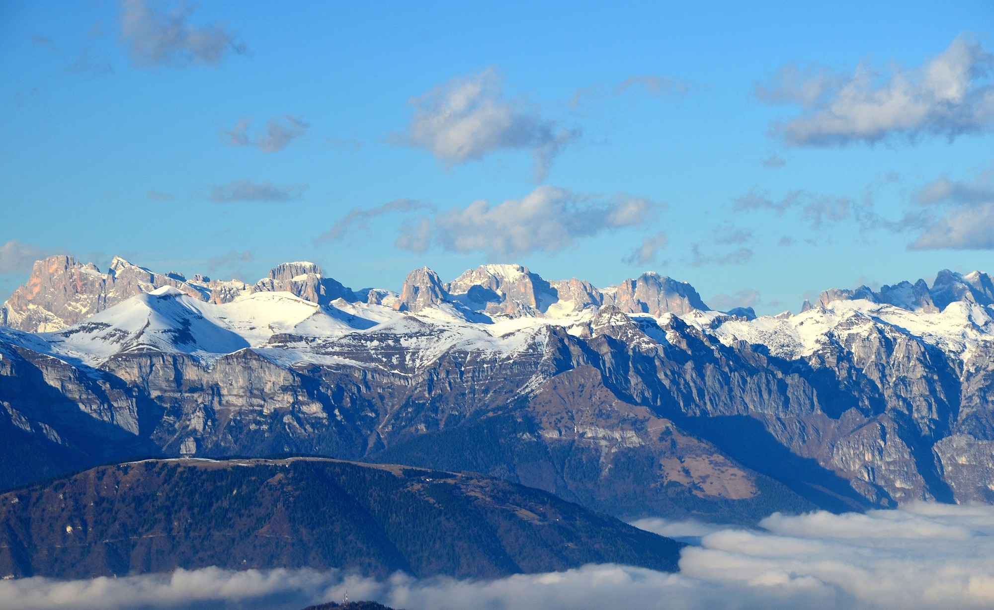 Uno sguardo sulle Dolomiti di Julia Leonte