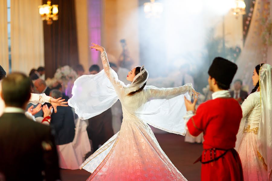 Fotógrafo de casamento Viktor Zhukov (holylight). Foto de 15 de dezembro 2015