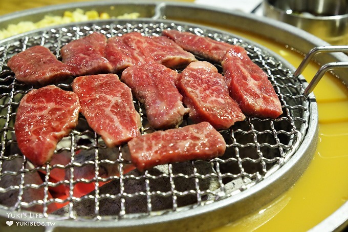桃園美食【姜虎東678白丁韓式烤肉桃園店】韓國烤肉直營品牌店×桌邊服務方便美味(桃園火車站附近美食)