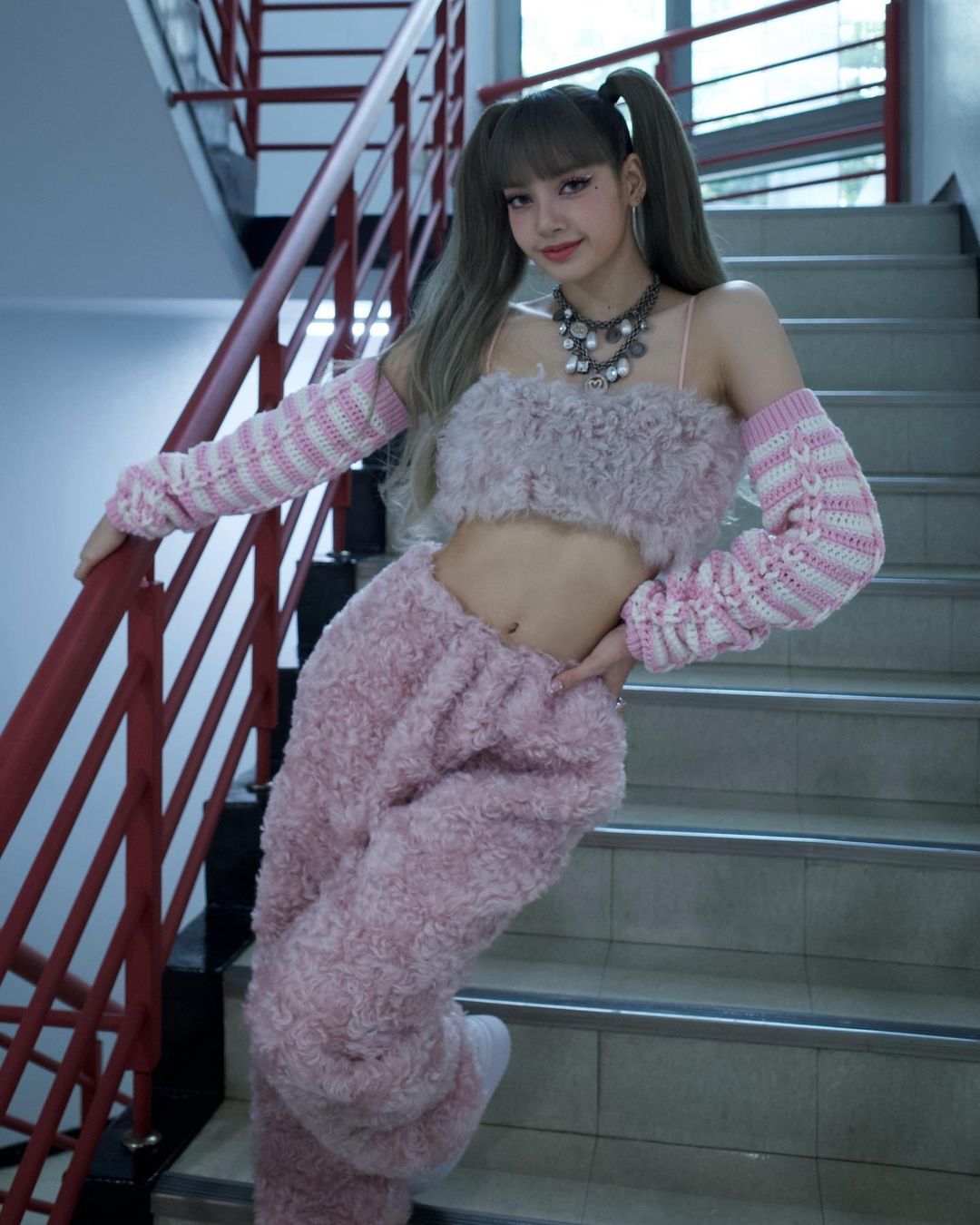 BLACKPINK’s Lisa fluffy Crop top