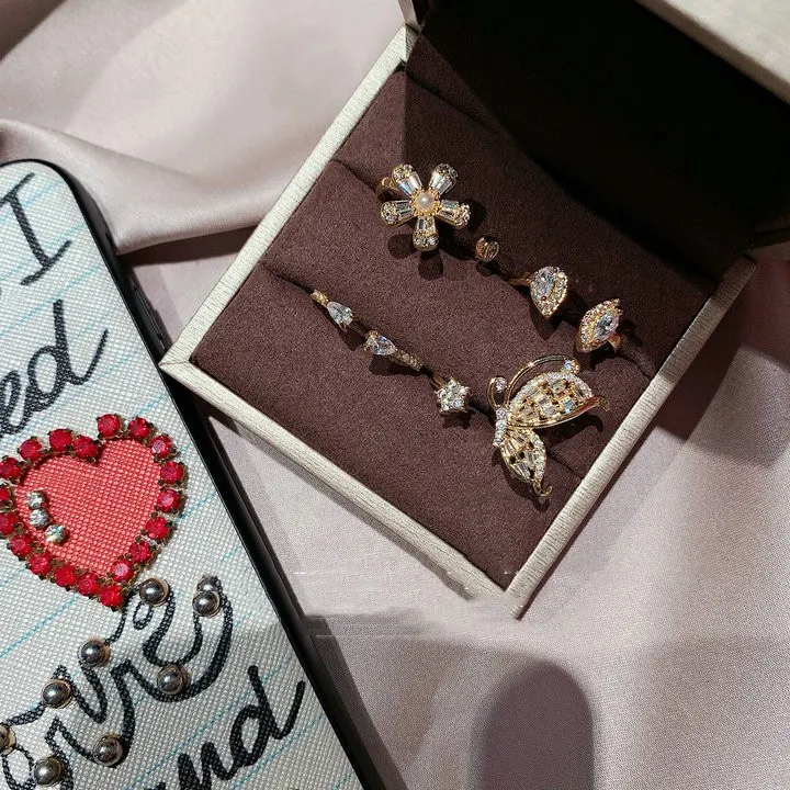 Bague Personnalité Fleur de Cristal Super Féerique. Un bijou de caractère pour sublimer votre tempérament et affirmer votre personnalité avec élégance.