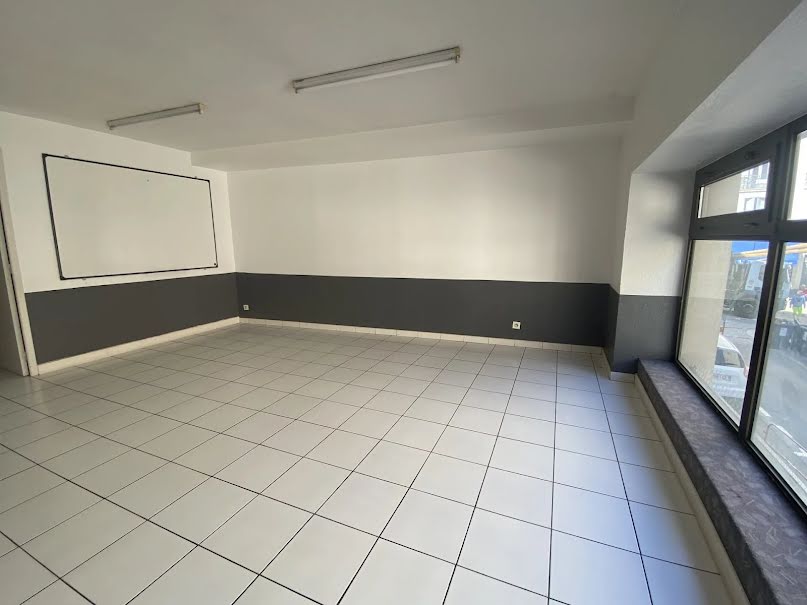 Location  locaux professionnels 5 pièces 133 m² à Beziers (34500), 875 €