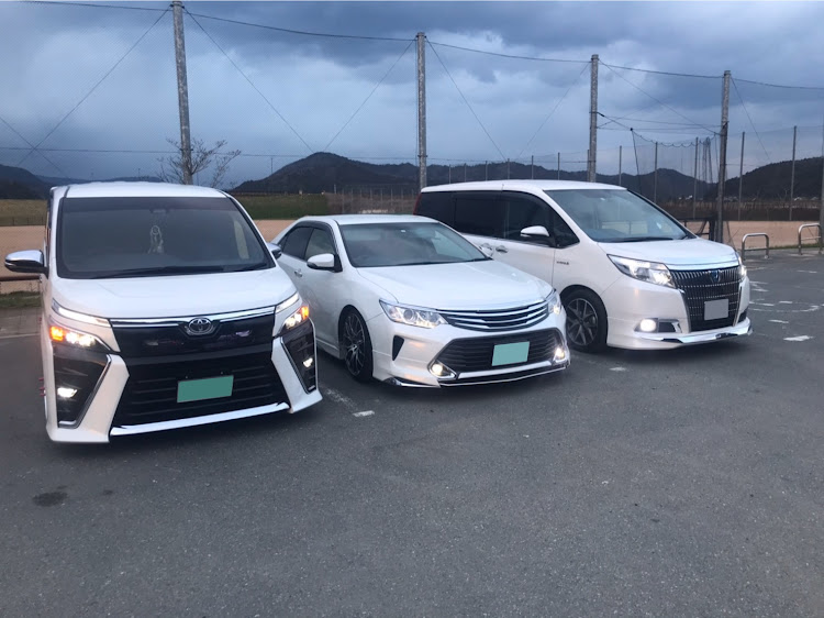 ヴォクシーのVOXY80・ZS煌・VOXY・エスクァイア・カムリに関するカスタム事例の投稿画像1枚目