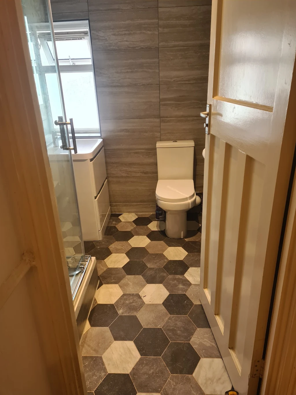 Album cover: Bathroom 