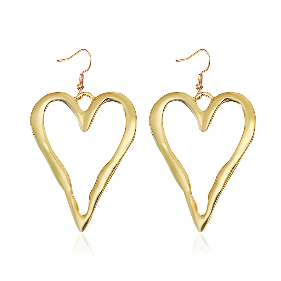 Pendientes de corazón irregulares con personalidad, sencillos y a la moda. Expresa tu amor con estos pendientes únicos.