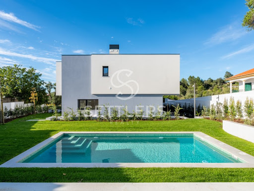 House with pool 1